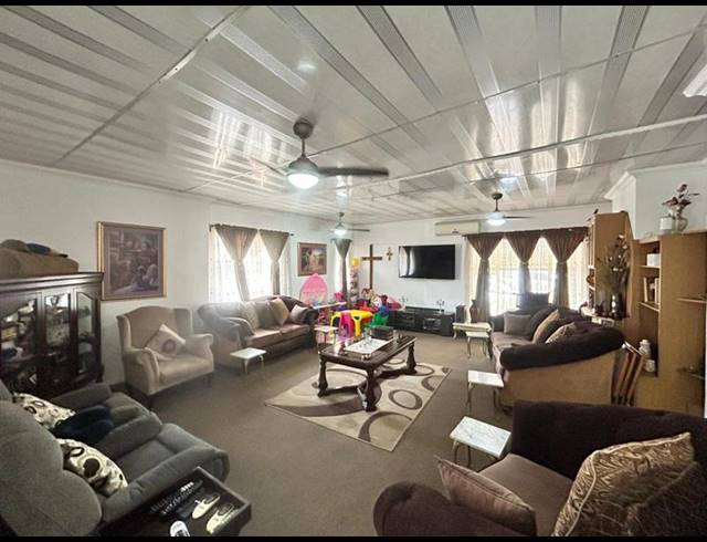 5 BEDROOM HOUSE FOR SALE IN SELECTION PARK